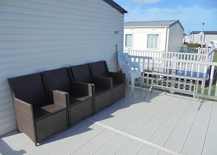 Golden Palm : Le Cottage Gold 8 Berth, Panel Heated