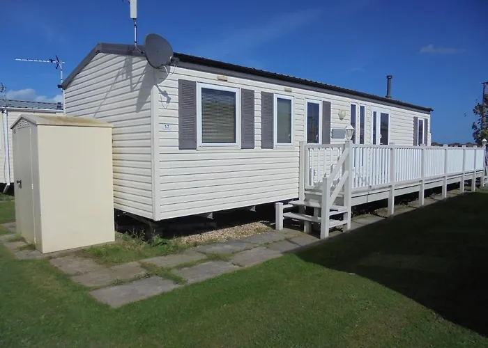 Golden Palm : Le Cottage Gold 8 Berth, Panel Heated