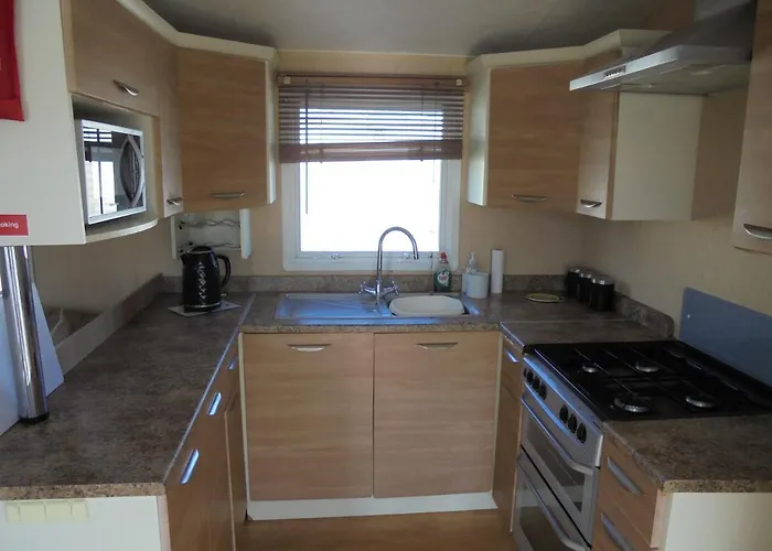 Golden Palm : Le Cottage Gold 8 Berth, Panel Heated